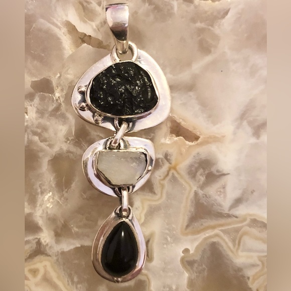 Sterling silver and genuine Agni Manitite, moonstone and onyx pendant - Picture 5 of 5